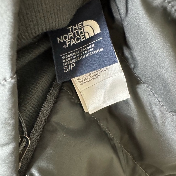 The North face Women’s Insulated Reversible Vest- Size Small - Picture 6 of 6